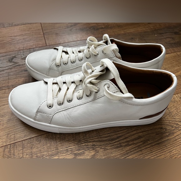 Johnston & Murphy Banks shoe in like new condition. - Picture 2 of 3